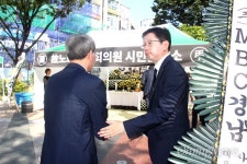 [사진] 노회찬 조문한 김경수 마음 너무 아파, 미안합니다