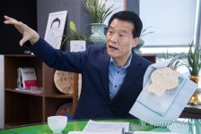 성북구청장의 일갈 한용운과 김성수, 어떻게 같이... 
