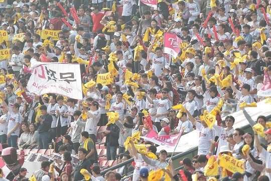 두산 vs LG, 각축전 속 견제구 논란…다음 대결 기대!