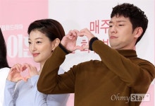 [오마이포토] 최고의 이혼 손석구, 하트 어렵네!