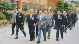 졸업생 노무현 전 대통령