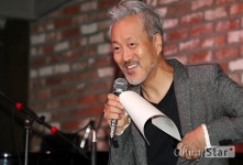 [오마이포토] 봄여름가을겨울 김종진, 노안이 어색하지 않은 30년