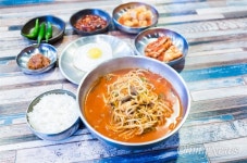 [김진영 MD의 식탁] 소고기 씹는 맛이 나는 제주 고사리 육개장