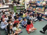 작가한테 월급도 주고 4대보험도 들어준다고요?