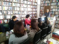 책 매대를 밀어냈다, 군산 작은 서점의 큰 변화