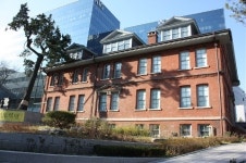 서울의 배재중고등학교로 유학