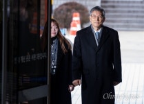 심판자에서 심판대상으로... 고영한·박병대 영장심사 시작
