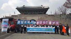 진주사람들 통일트랙터 몰고 촉석루→평양 부벽루 