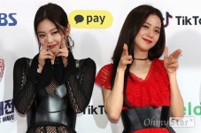[오마이포토] SBS가요대전 블랙핑크 제니-지수, 사랑의 빵야빵야