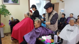 돈 한푼 아쉬운 시골 어르신들... 무료 미용실 반가워