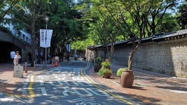 정동 덕수궁 돌담길에서 만나는 이색적인 근대의 모습