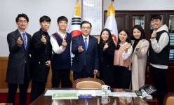 대안학교 학생들 허성무 시장, 소통 방식 배우러 왔어요