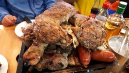 아르헨티나 최남단으로 가는 길, 웬 공무수행 버스?