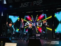 멤버교체로 힘든 일 겪어... 우여곡절 끝에 데뷔, 아스틴