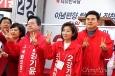 황교안·나경원, 유세 첫날 창원 찾아 정부 비난 쏟아내
