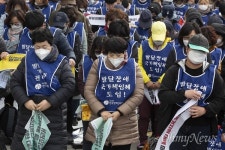 "죽고 싶지 않아서..." 다시 청와대 향한 발달장애인 부모들 대표 이미지