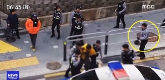 흉기 난동 취객 제압하고도 욕먹는 경찰, 억울합니다