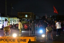 한 번 속지 두 번 속냐, 잔말 말고 철거하라!