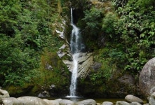 여행객들의 작품 전시관, 호키티카 해변