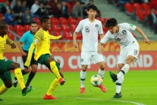 16강 불씨 살린 김현우의 헤더골… 한국, 남아공에 1-0승