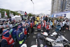 [속보] 현중 법인분할 끝내 통과... 체육관 기습 주총 논란 일 듯