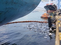 부산신항 부두, 기름 옮겨 싣다가 벙커C유 유출 사고 발생