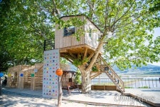 도축장 될 뻔한 폐교, 누구나 작가 되는 마법 학교 되다