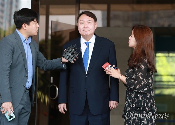 윤석열 정부, 두 번째 검찰총장 후보군 추려지고 심사 중