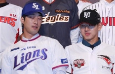 데뷔 첫 구원승 이대은, 불펜 아르바이트 대성공