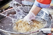 온반·인조고기밥... 살기 위해 먹던 음식이 남북의 별미로