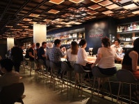 [허시명의 술술술] 뉴욕 스타벅스에 바와 커피숍이 공존하는 이유