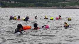 초등학생들, 이순신 장군 떠올리며 1km 노량해협 횡단