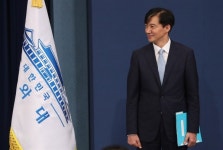 조국 민정수석, 26개월 만에 청와대 떠난다