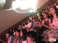 한국여행 필수 코스? 상암동에 몰려든 해외팬에 깜짝
