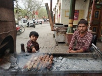 [김기동의 차이나 클래스] 한국인 입맛에 딱 양꼬치, 마라탕 이을 중국음식