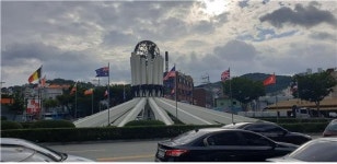 부산 유엔군참전기념탑, 욱일기 이어 십자군 표기 논란