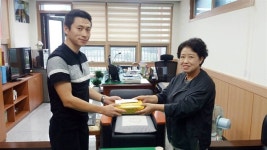 함양 백전면사무소, 올해 첫 출생신고 축하