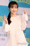 [오마이포토] 쌉니다 천리마마트 정혜성, 하트와 윙크로 유혹