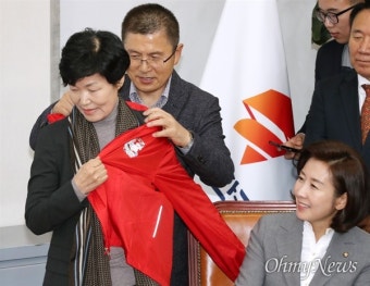 한국당 '총선 영입' 이진숙...세월호 질문 나오자 보인 반응