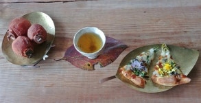 개발 안 되는 곳 찾아 연 찻집... 가을이 여기 있다