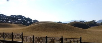 신라 시조 박혁거세왕이 2천년 전 잠든 경주 오릉