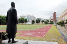 광복군 군가 부르고, 독립지사 묘소도 참배하고