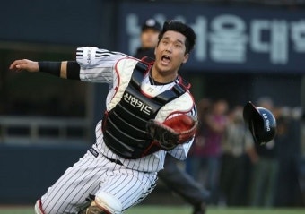 [견제구] '제자리걸음' 유강남, 양의지 후계자 되려면?
