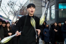 경기부진, 그럼에도 홍대거리는