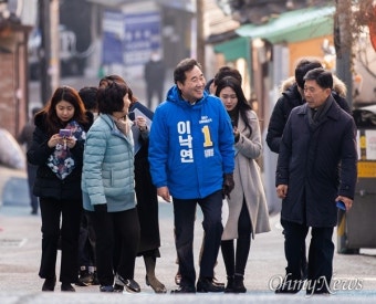 [오마이포토] 종로 걷는 이낙연 예비후보
