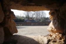 대감집 담장의 네모난 구멍, 용도가 무엇인고 하니