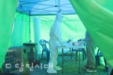 덥고 숨 차요... 코로나19 최전방에 선 보건소
