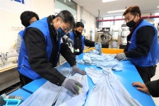 김해 노동자 작업복 공동세탁소, 2주간 무료 운영