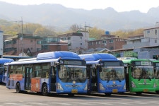 퇴근하면 귀가 얼얼 쉴 때도 마스크 못 벗는 버스기사들