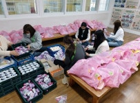 [진주] 휴원한 유치원 원아 4417명에 간식 꾸러미 전달